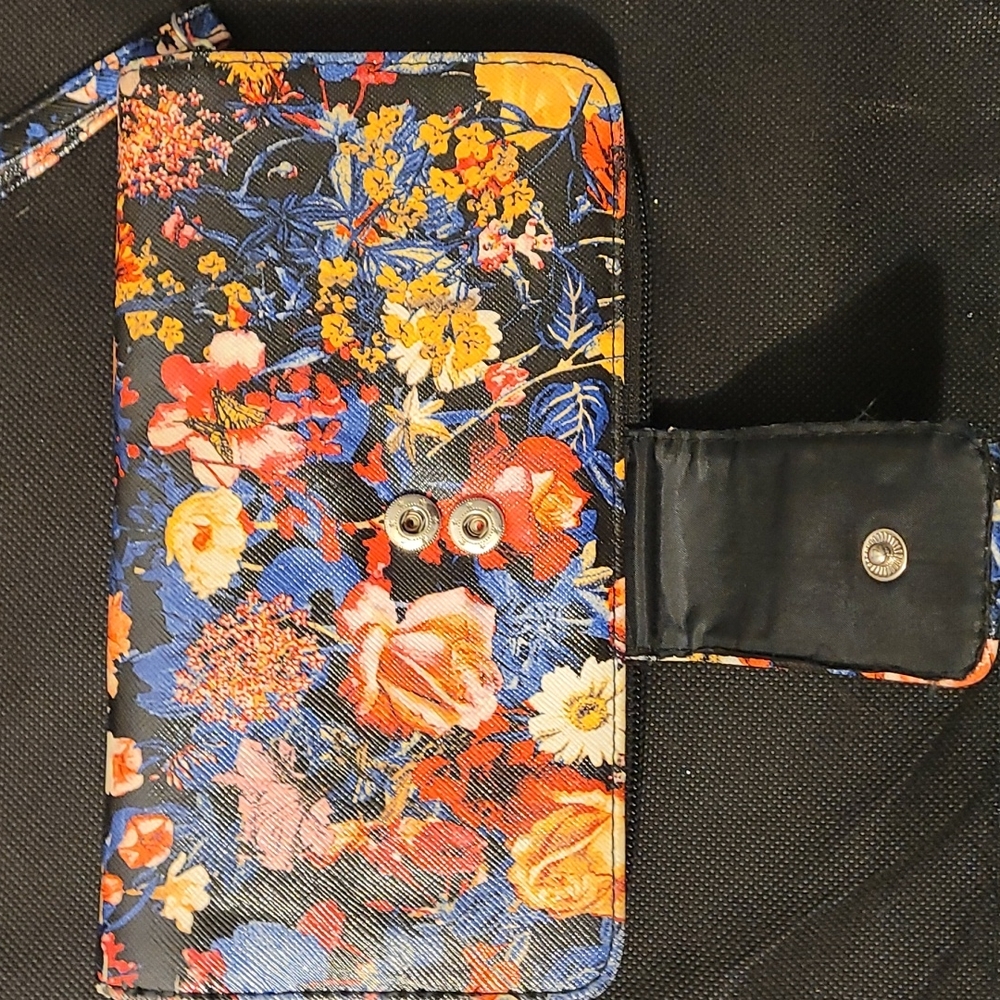 Wallet - Picture 2 of 5